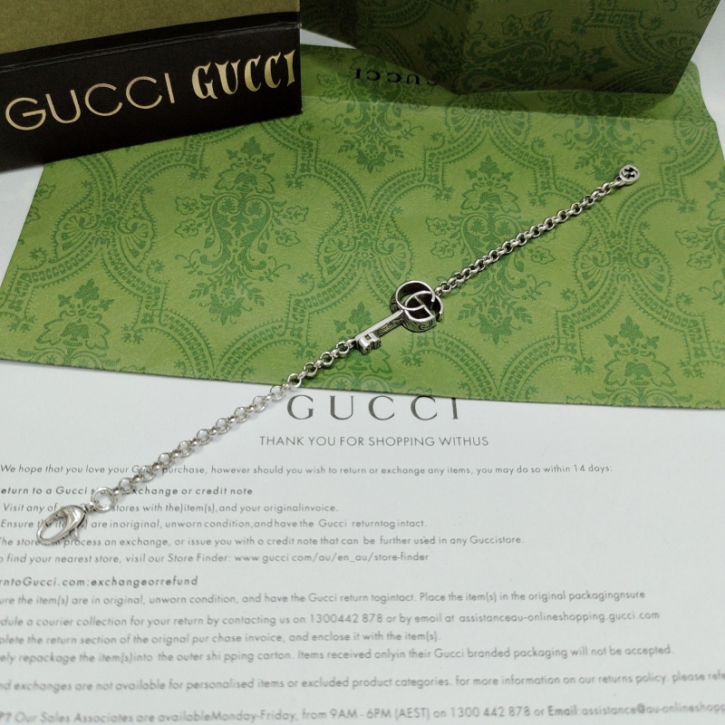 G*u*i bracelets